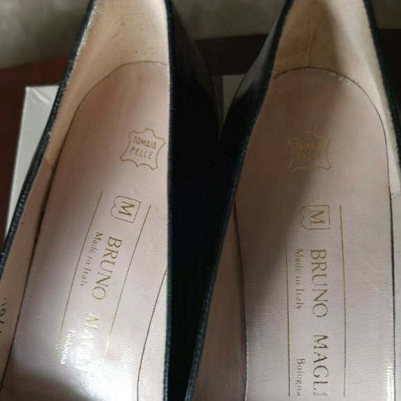 Bruno Magli Black Leather 1-1/2" Heel 8-1/2 AAAA N - Picture 5 of 7